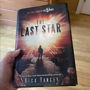 🌟The Last Star ⭐️ Book hardcover. Final book of the 5th wave!